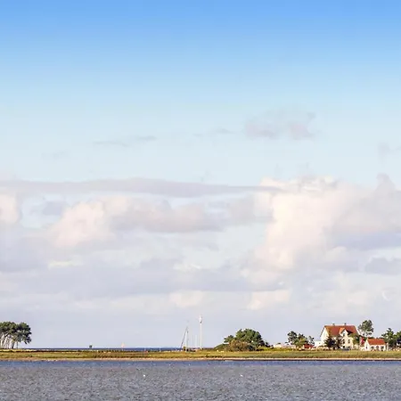 2 Bedroom Awesome In Ostseeresort Holiday home *